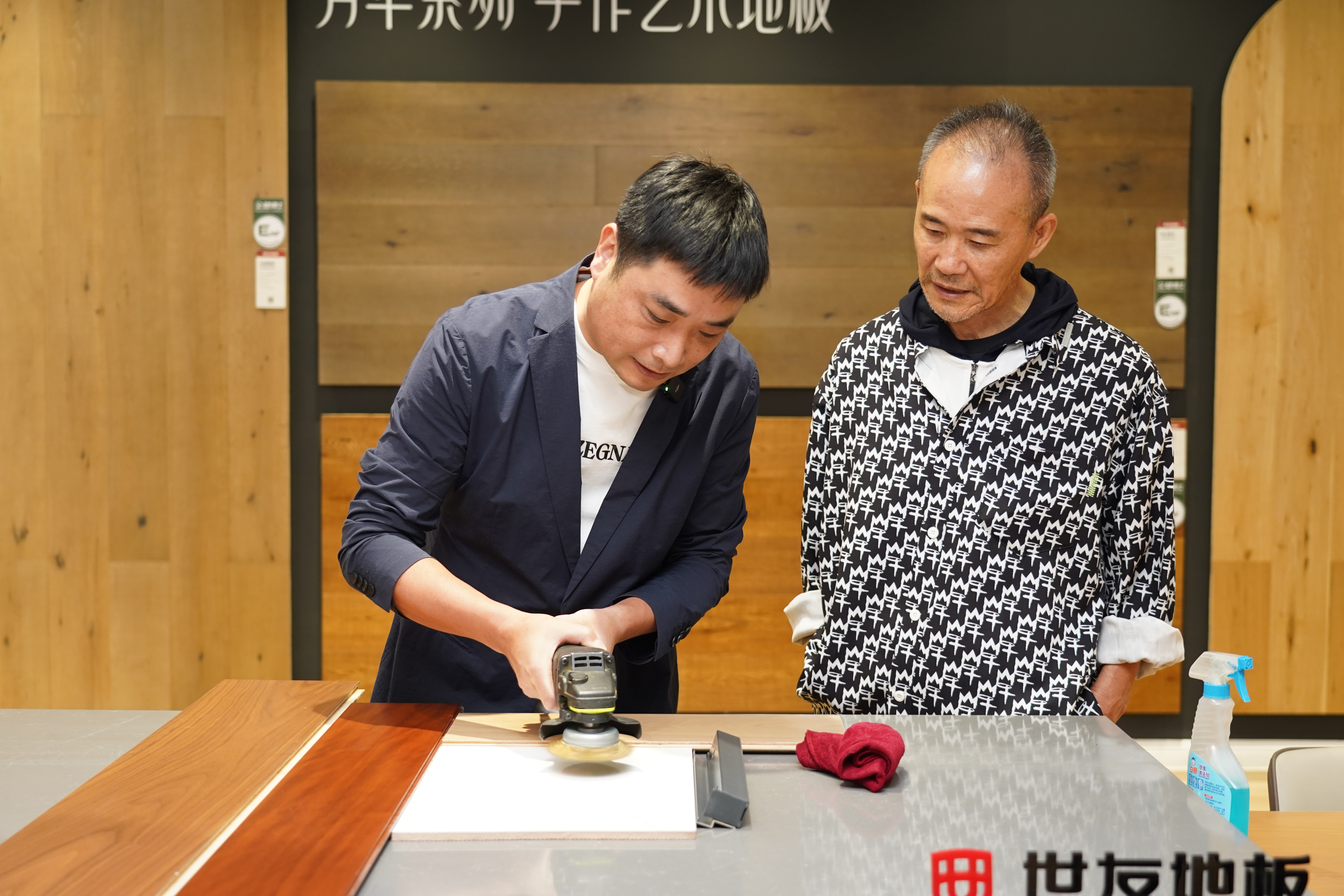 共建綠色生態(tài) 共鑒超級品質，綠色品質大使王石高度評價世友客臥通鋪地板